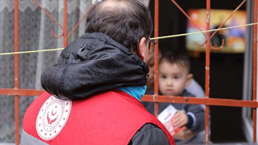 İstanbul Valiliği 30 bin bebeğin bez ihtiyacını karşılamak için kart dağıtımına başladı