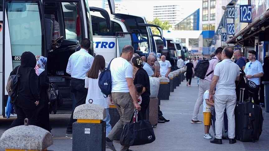 İstanbul'da bayram öncesi otobüs biletleri bitti, ek seferlerin satışına başlandı