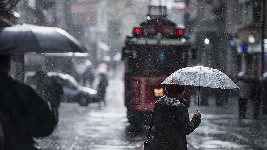 İstanbul'da sağanak ve fırtına etkili oluyor