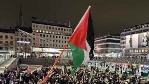 İsveç'te yılbaşı kutlamasını iptal eden yüzlerce kişi Gazze'ye destek gösterisi düzenledi
