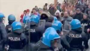 İtalya'da polisin Filistin'e destek gösterilerine katılanlara müdahalesi tepki çekti
