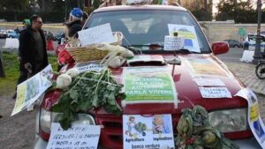İtalyan çiftçiler, Roma'da AB'nin tarım politikalarını protesto etti