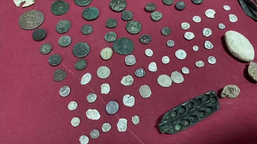 İzmir merkezli 24 ilde düzenlenen Define-1 operasyonunda 47 şüpheli yakalandı