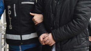 İzmir merkezli FETÖ operasyonunda 33 şüpheli yakalandı