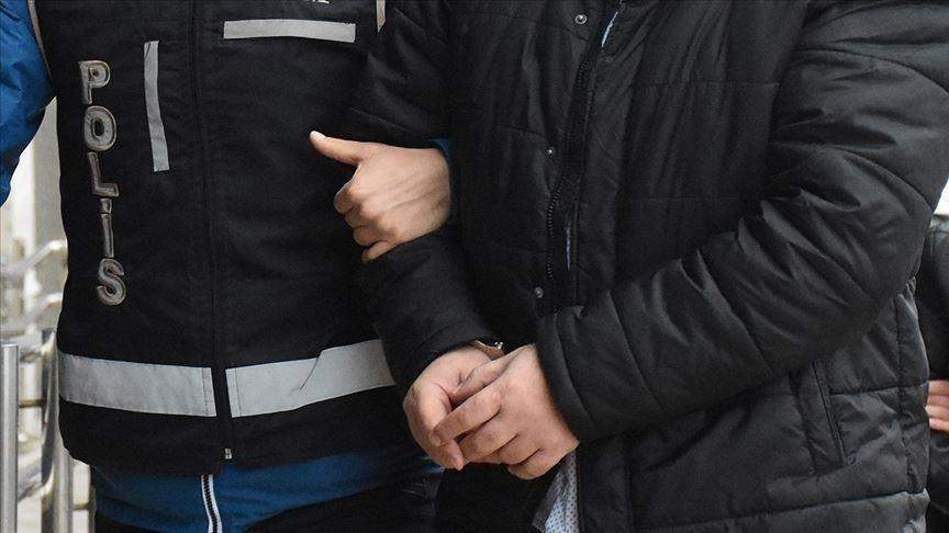 İzmir merkezli FETÖ operasyonunda 33 şüpheli yakalandı