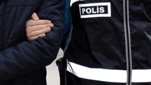 İzmir'de FETÖ'ye yönelik Kıskaç operasyonunda 28 şüpheli tutuklandı