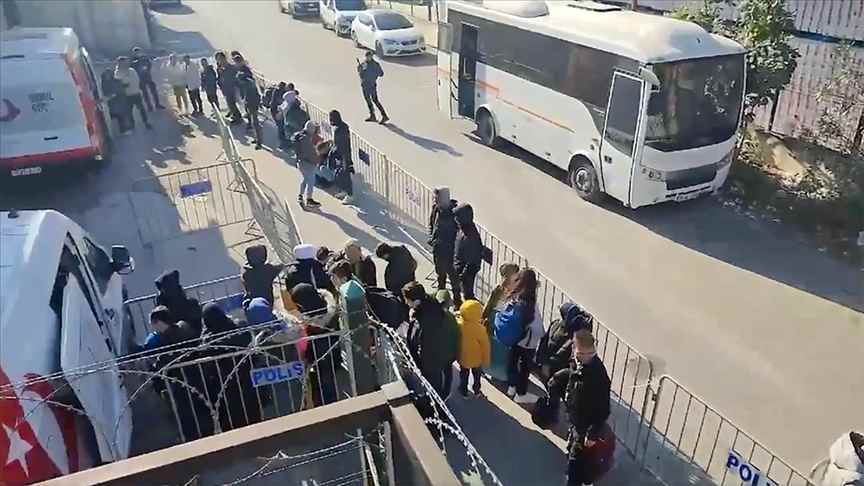 Kalkan-32 operasyonlarında 55 göçmen kaçakçısı ve 1626 düzensiz göçmen yakalandı