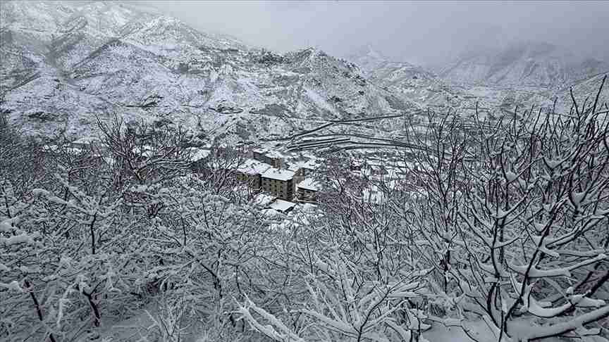 Karadeniz'de kar hayatı olumsuz etkiledi