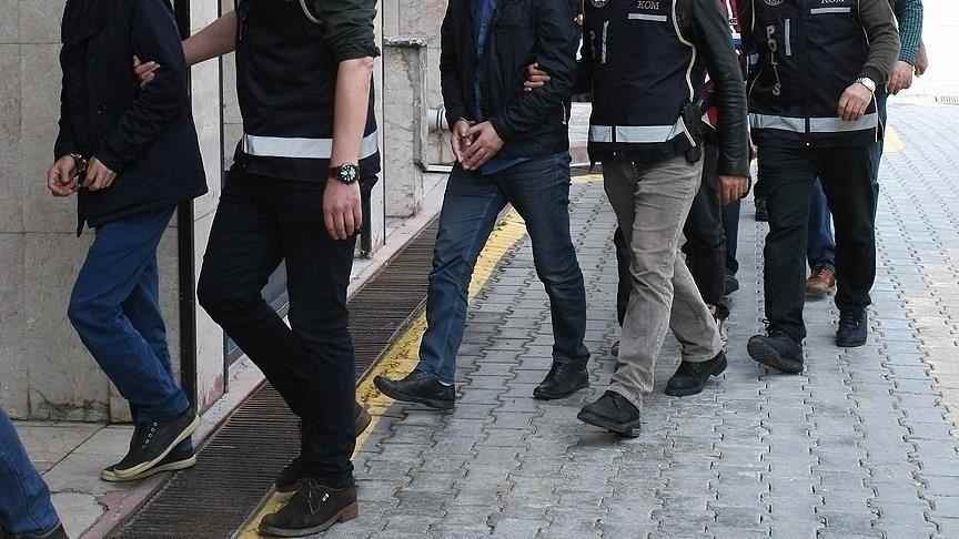 Kişileri kumar oynamaya teşvik ettiği iddiasıyla yakalanan 11 sosyal medya fenomeni adliyede