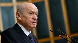 MHP Genel Başkanı Bahçeli TFF süreci yönetemediği gibi, Fenerbahçe ve Galatasaray da soğukkanlı hareket edememiştir