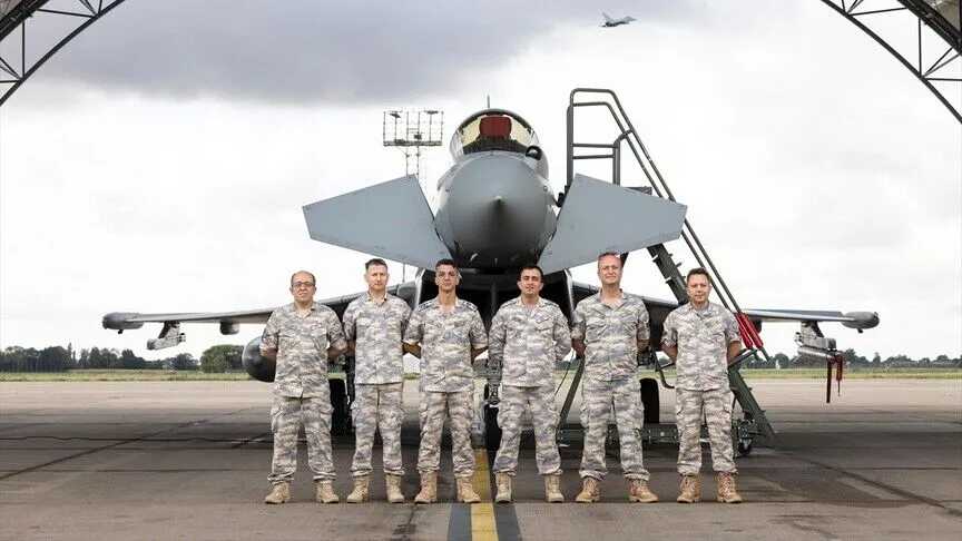 MSB heyeti İngiltere'deki Coningsby Üssü'nde Eurofighter bakım tesislerini inceledi