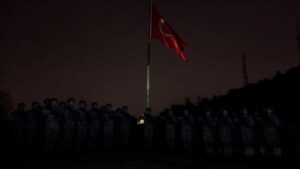 Mehmetçik, 6 Şubat depremlerinde hayatını kaybedenler için saygı duruşunda bulundu