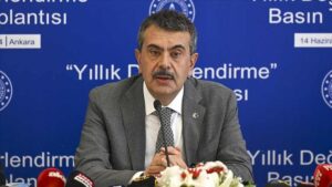 Milli Eğitim Bakanı Tekin (Gebze'de mezuniyet töreninde yaşananlar) Bakanlık olarak incelemeleri yapacağız