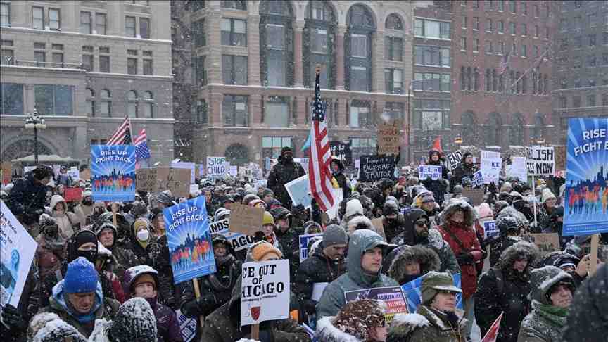 Minnesota'da Pretti'nin ölümünün ardından ICE görevlilerinin kaldığı düşünülen otelin önünde protesto