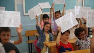 Okullarda yarın 20 milyonu aşkın öğrenci için karne zili çalacak