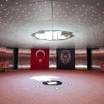 Özel Harekat Başkanlığı 15 Temmuz Şehitler Anıtı : 51 kahraman, 52 ayna