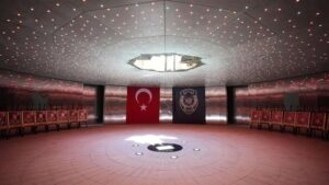 Özel Harekat Başkanlığı 15 Temmuz Şehitler Anıtı : 51 kahraman, 52 ayna