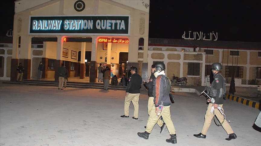 Pakistan'daki tren saldırısına dair operasyonda 155 yolcu kurtarıldı, 27 saldırgan öldürüldü