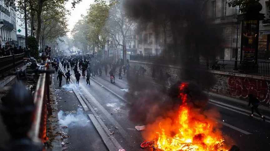 Paris, Lyon, Lille ve Nice dahil Fransa'nın birçok kentinde kısmi sokağa çıkma yasağı ilan edildi