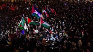 Paris'te Filistin'e destek ve dayanışma gösterisi düzenlendi