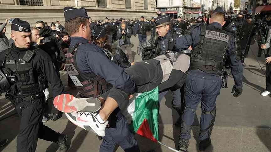 Paris'te polis, Filistin'e destek yürüyüşüne katılanlara göz yaşartıcı gazla müdahale etti