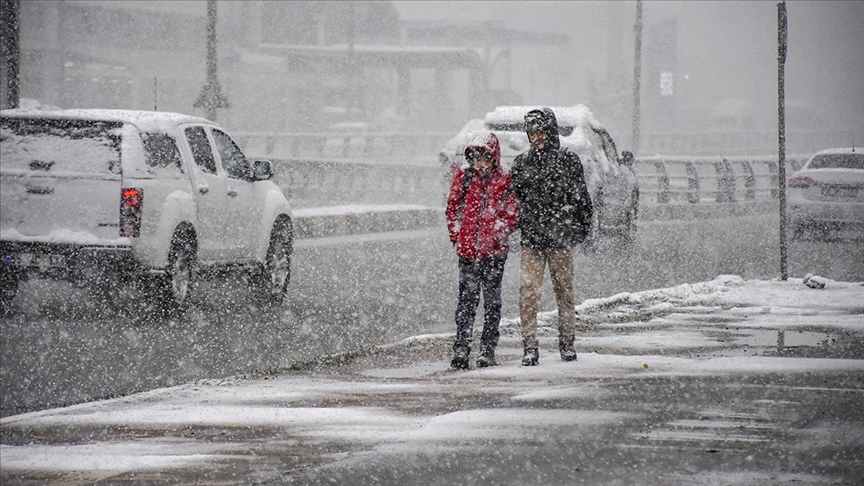 Pazar günü sıcaklıklar 10 derece düşüyor, kar geliyor