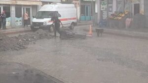 Sağlık Bakanlığı, sel bölgesinde 7 UMKE timi ve 22 ambulansın görevlendirildiğini bildirdi