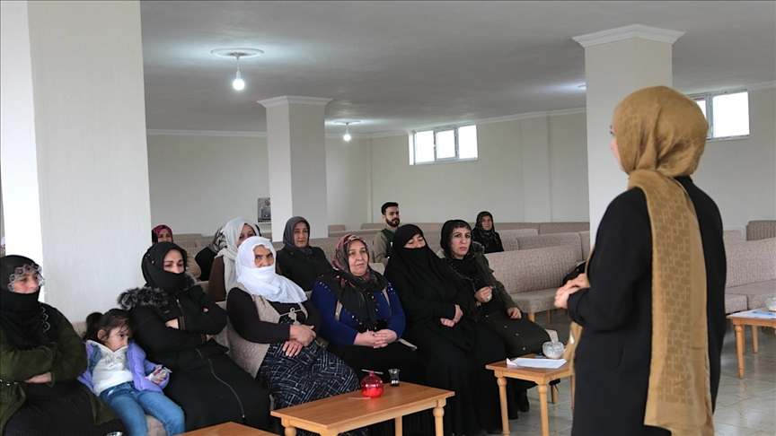 Sağlık çalışanları, eğitimlerle toplumun sağlık okuryazarlığı düzeyini arttırıyor