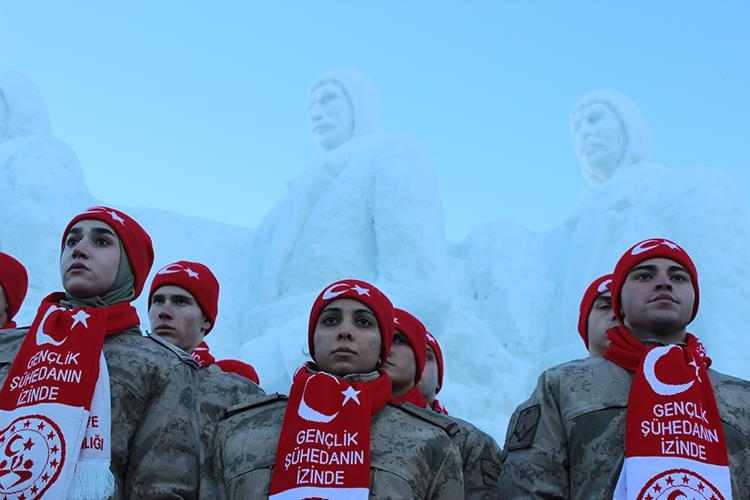 Sarıkamış'ta şehitler için yapılan Kardan Heykeller'in açılışı gerçekleştirildi