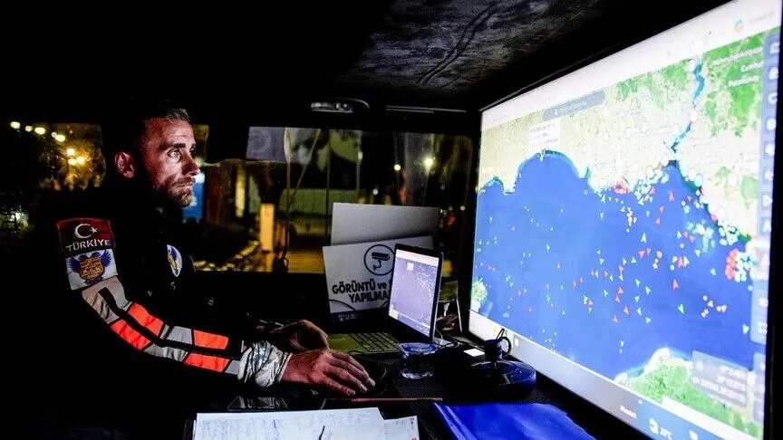 Silivri açıklarındaki kazada batan geminin bulunduğu bölgede arama kurtarma sürüyor