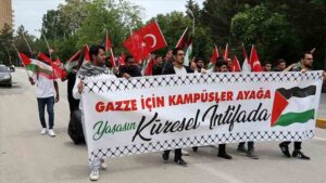 Sivas Cumhuriyet Üniversitesinde Filistin'e destek yürüyüşü düzenlendi