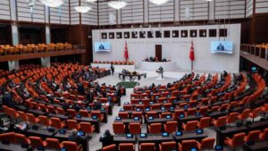 Sosyal medyaya ve doğum iznine yönelik düzenlemeleri de içeren kanun teklifi TBMM Genel Kurulunda