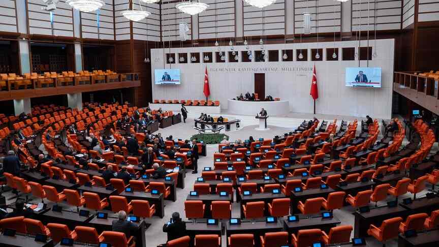 Sosyal medyaya ve doğum iznine yönelik düzenlemeleri de içeren kanun teklifi TBMM Genel Kurulunda