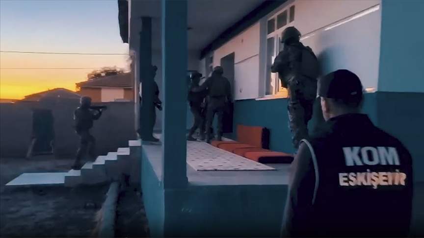 Suç örgütlerine yönelik 49 ildeki operasyonlarda 115 şüpheli gözaltına alındı