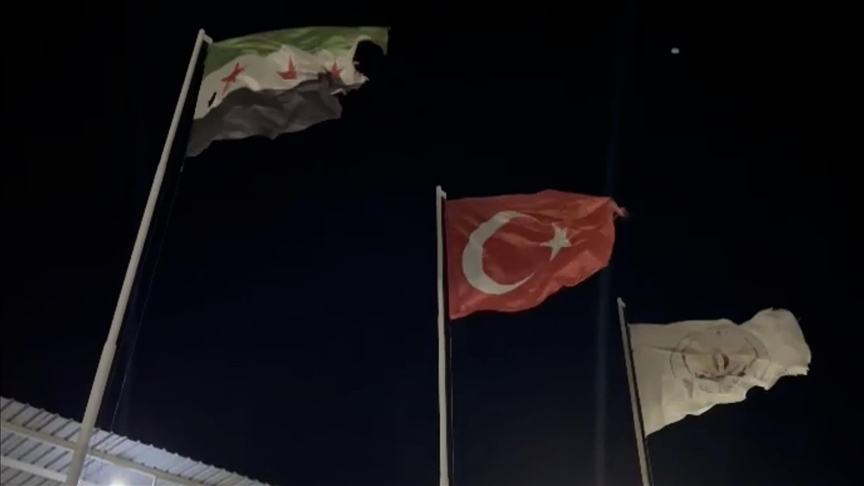 Suriye Milli Ordusu, Türk bayrağını göndere çekerek kardeşiz vurgusu yaptı