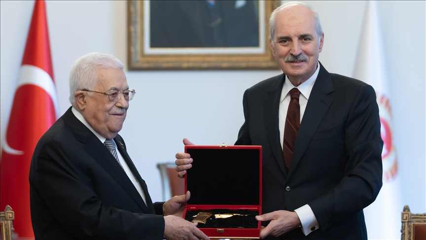 TBMM Başkanı Kurtulmuş, Filistin Devlet Başkanı Abbas’a, Kur’an-ı Kerim, silah ve bayrak hediye etti