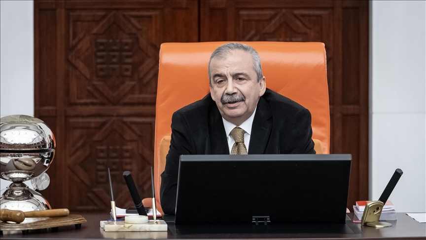 TBMM Başkanvekili Önder, kalp rahatsızlığı nedeniyle hastaneye kaldırıldı