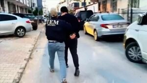 Terör örgütü DEAŞ'a yönelik 17 ilde düzenlenen operasyonlarda 89 zanlı yakalandı