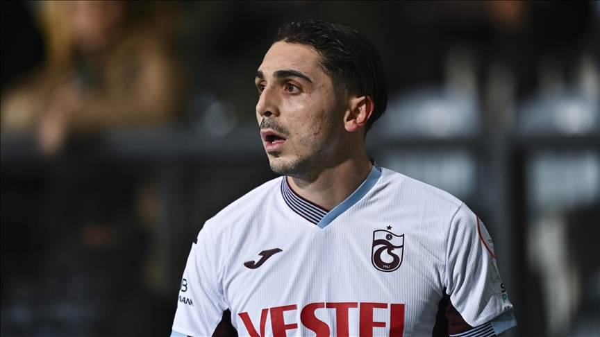 Trabzonspor'da Abdülkadir Ömür 2,5 milyon avro bedelle Hull City'ye transfer oldu