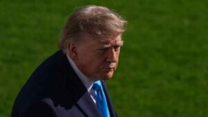 Trump'tan Zelenskiy'e "Rusya ile müzakereleri devretmesinin zamanının geldiği" mesajı