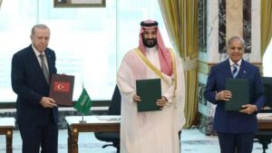 Türkiye, Suudi Arabistan ve Pakistan üçlü savunma anlaşması imzaladı
