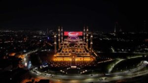 Ülke genelindeki camilerde sela okundu
