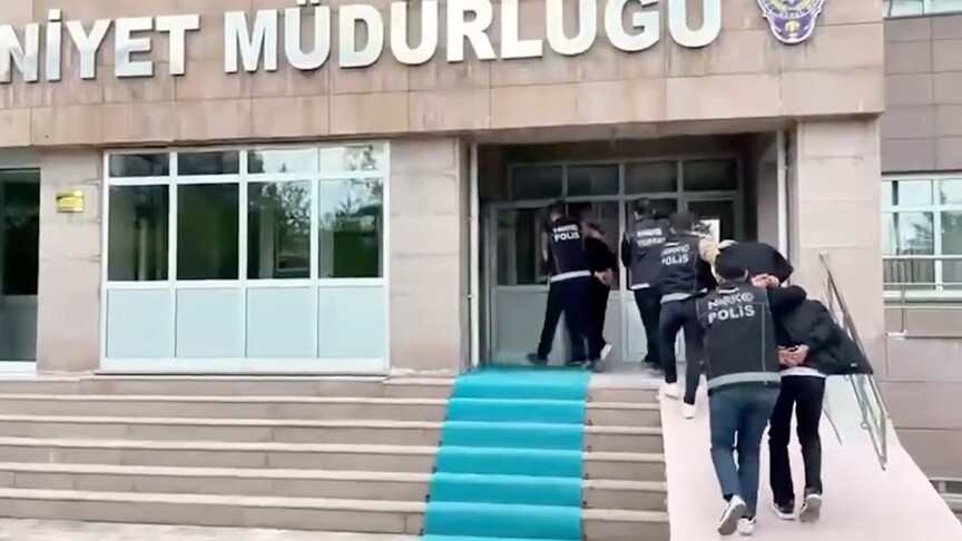 Uyuşturucu satıcılarına yönelik operasyonlarda yakalanan 1926 şüpheliden 976'sı tutuklandı