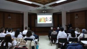 Yaşlılarda kötü ağız sağlığı Alzheimer riskini 4 kat artırıyor