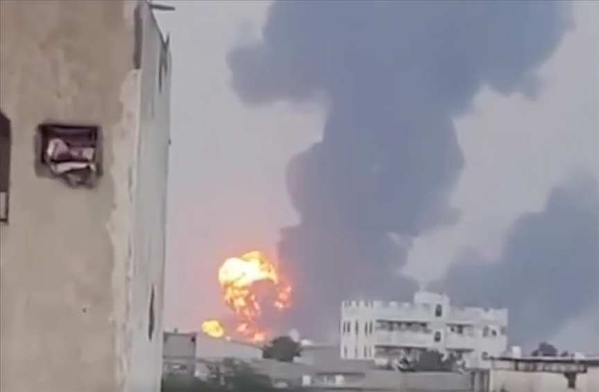 Yemen'deki Husiler İsrail ordusu Hudeyde limanına hava saldırısı düzenledi