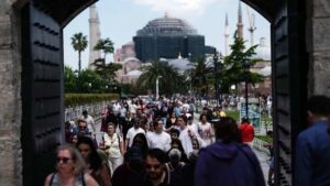 Yerli turistler yılın ilk çeyreğinde 102,3 milyar lira seyahat harcaması yaptı