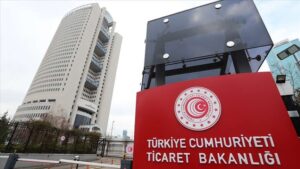 Yiyecek içecek hizmeti sunan işletmelerde zorunlu servis ücreti yasaklanıyor