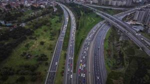 Yollarda bayram tatili dönüşü yoğunluğu yaşanıyor