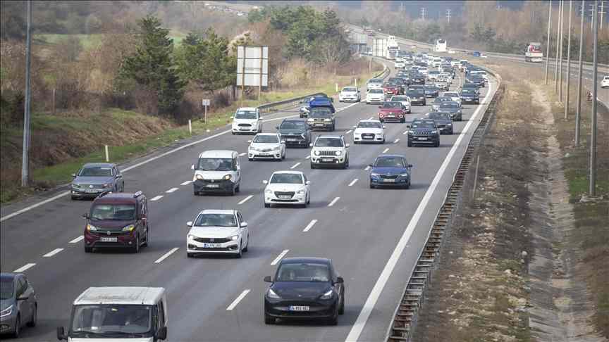 Yollarda bayram tatili hareketliliği yaşanıyor